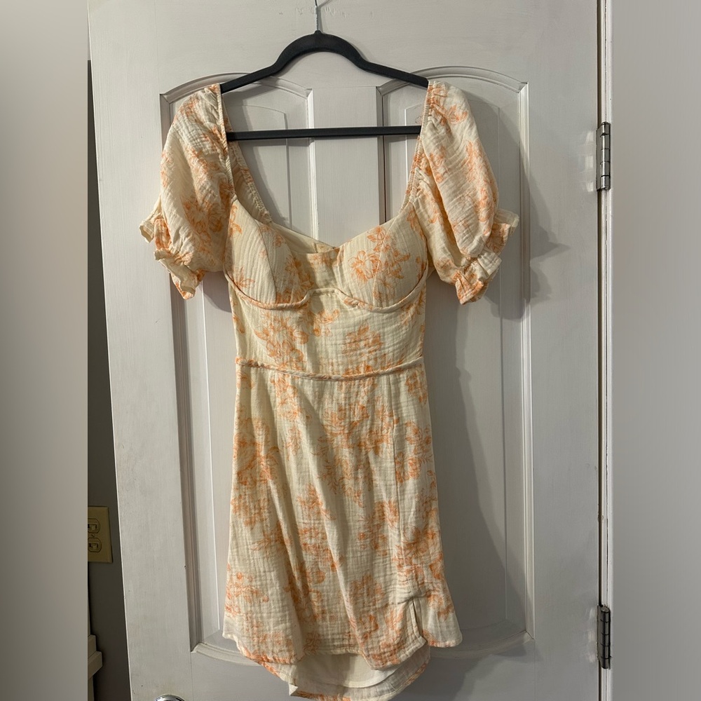 Lilyful Peach and Cream Puff Sleeve Mini Dress Size M.